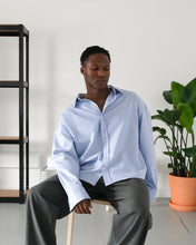 Load image into Gallery viewer, Relaxed Oxford Shirt - Blue
